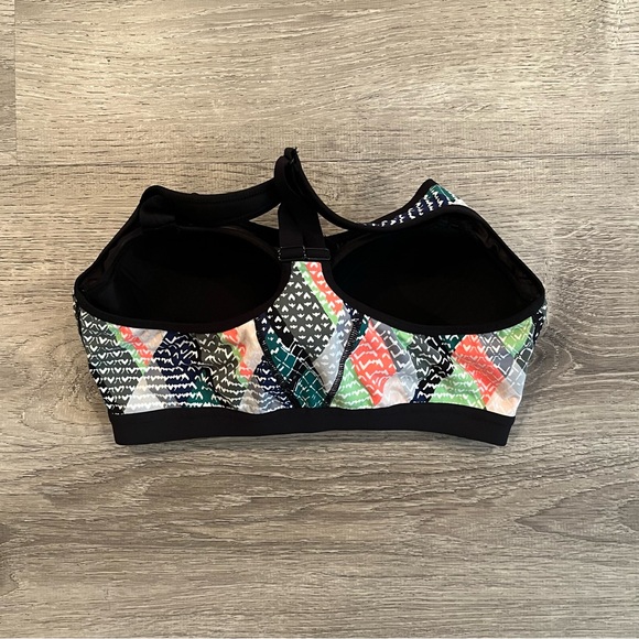 Victoria's Secret Knockout Front-Close Sports Bra (Geometric) - Picture 3 of 10